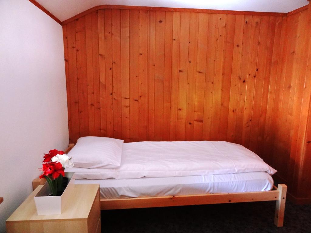 Base Cafe Apartman Lauterbrunnen Kültér fotó